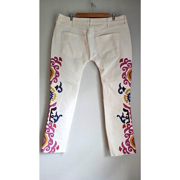 Boden High Rise Embroidered White Jeans, Bohemian, Size 33 Petite, Retail $109 - Picture 5 of 13